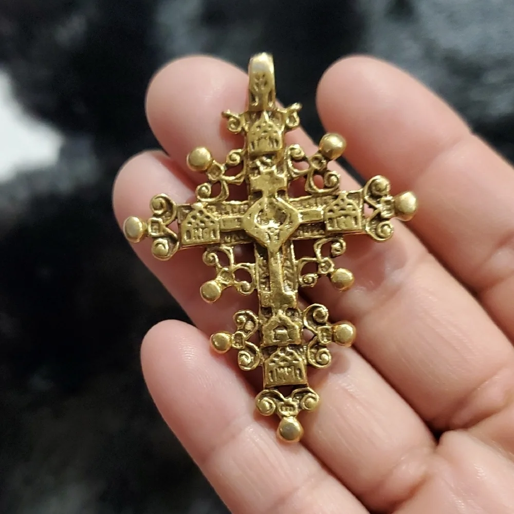 1992 MMA Cleo Elegant Gold Cross Pendant Metropolitan Museum Of Arts Vintage MET